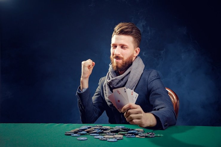 Dealer profesional di studio Live Sic Bo legototo memandu permainan dadu real-time